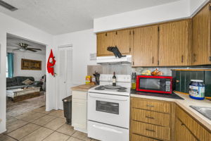 906 Kitchen 5