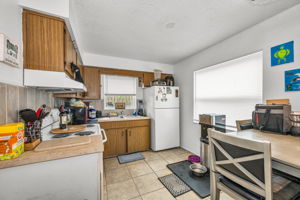 906 Kitchen 1