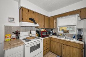 906 Kitchen 2