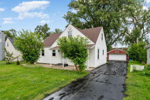 Front/Driveway/Garage