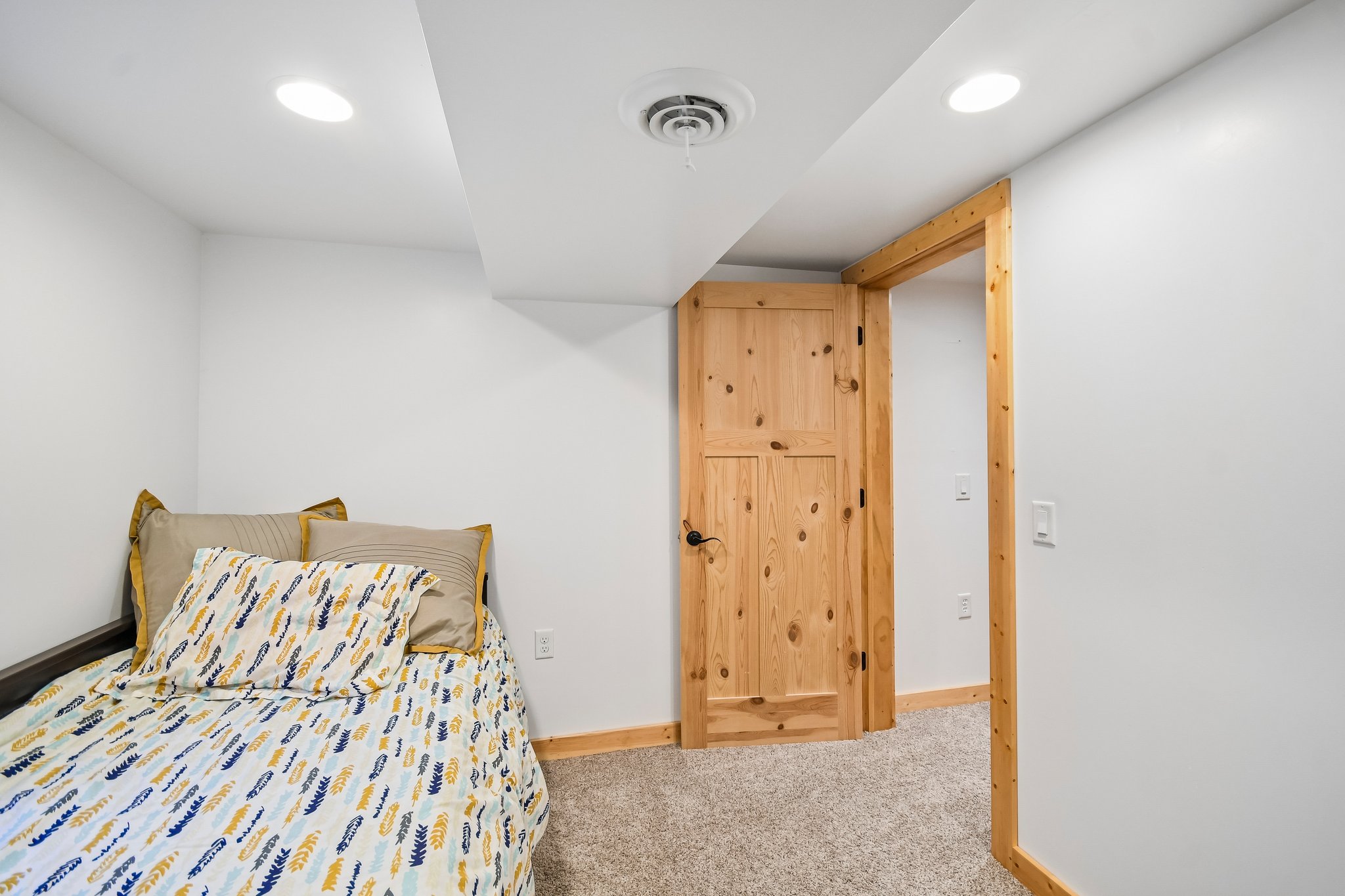 N Cascade St-S1109-015.jpg
