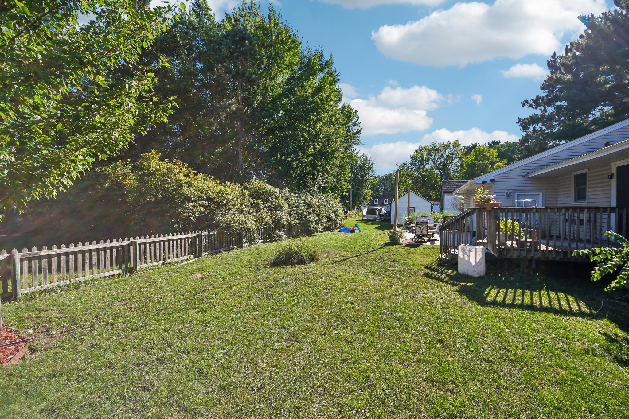 N Cascade St-S1109-044.jpg