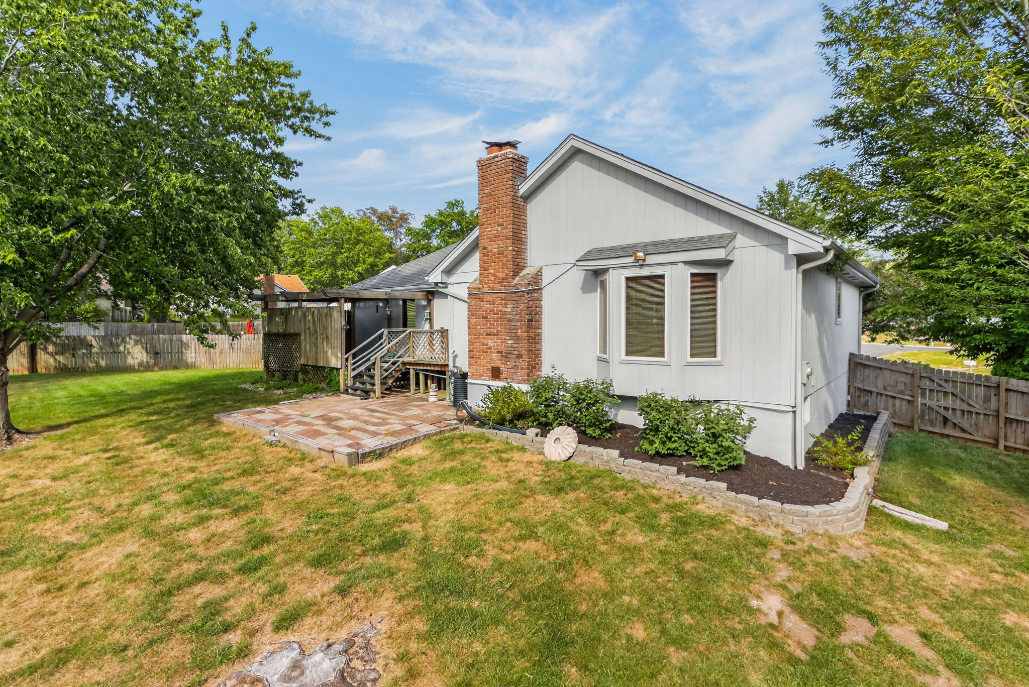 906 NW Chestnut Cir-005