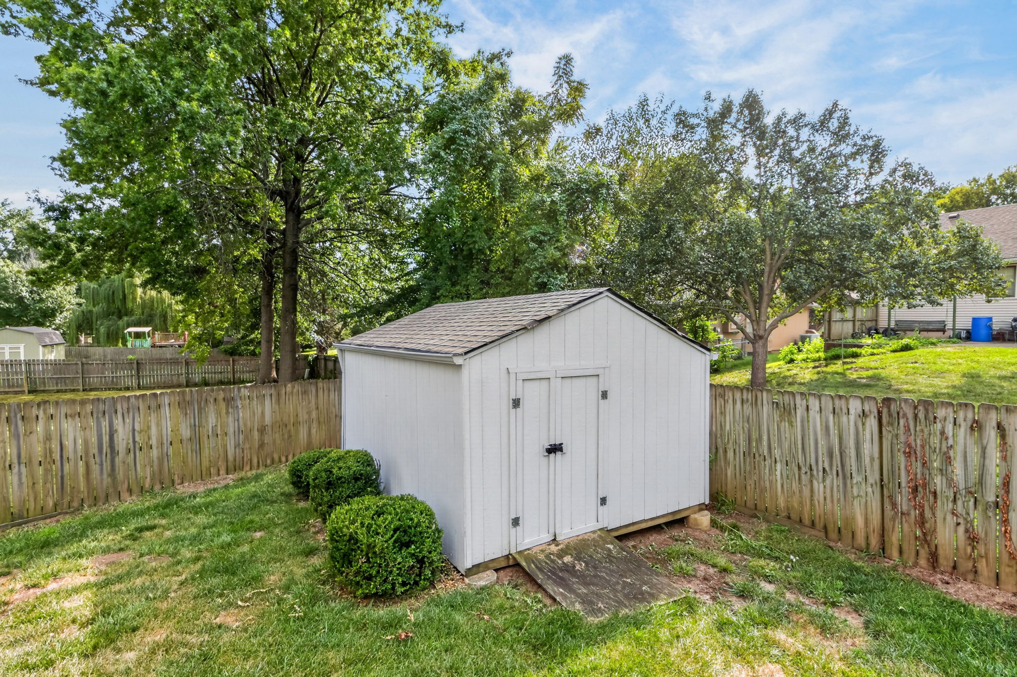 906 NW Chestnut Cir-006