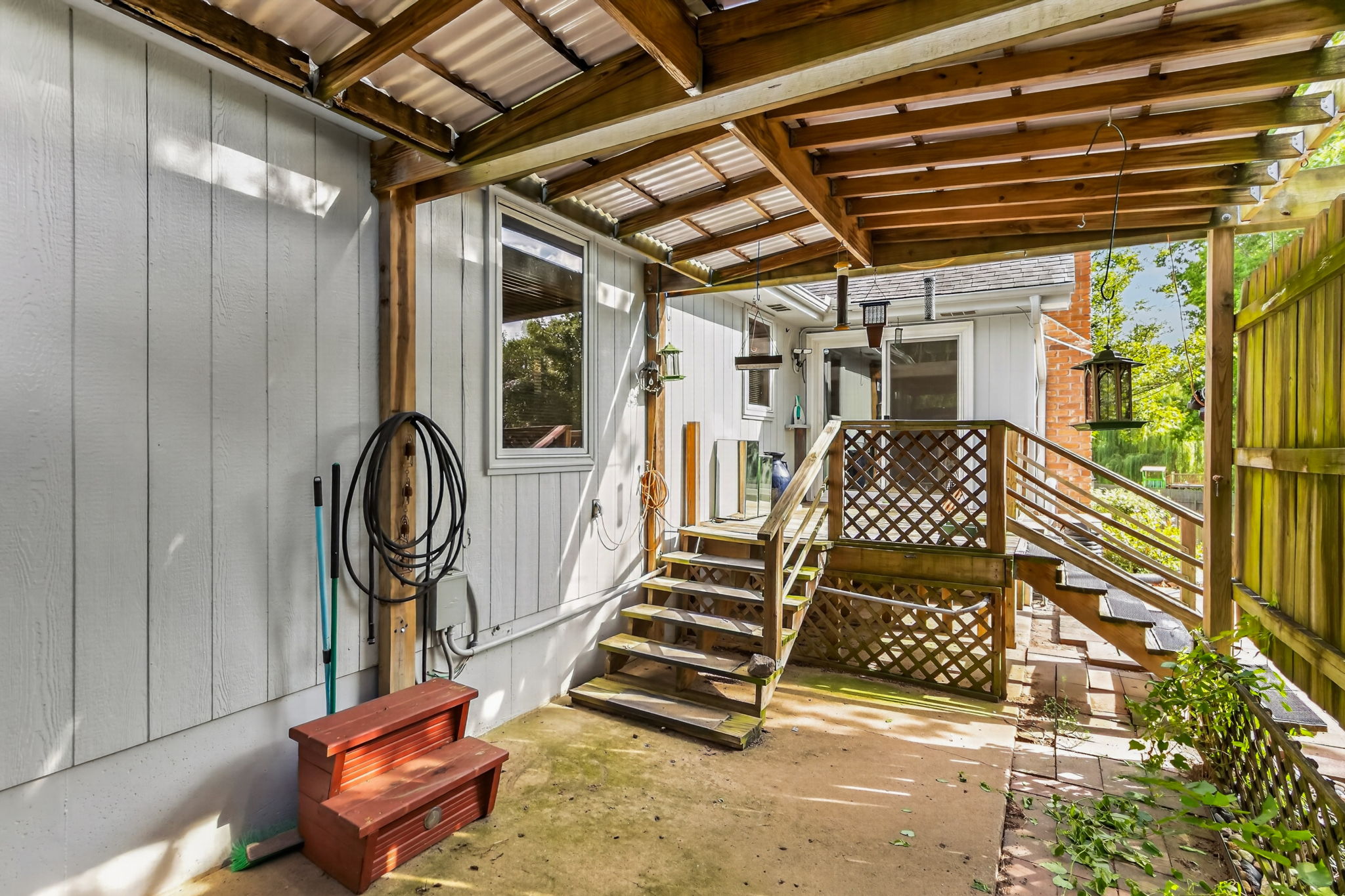 906 NW Chestnut Cir-008
