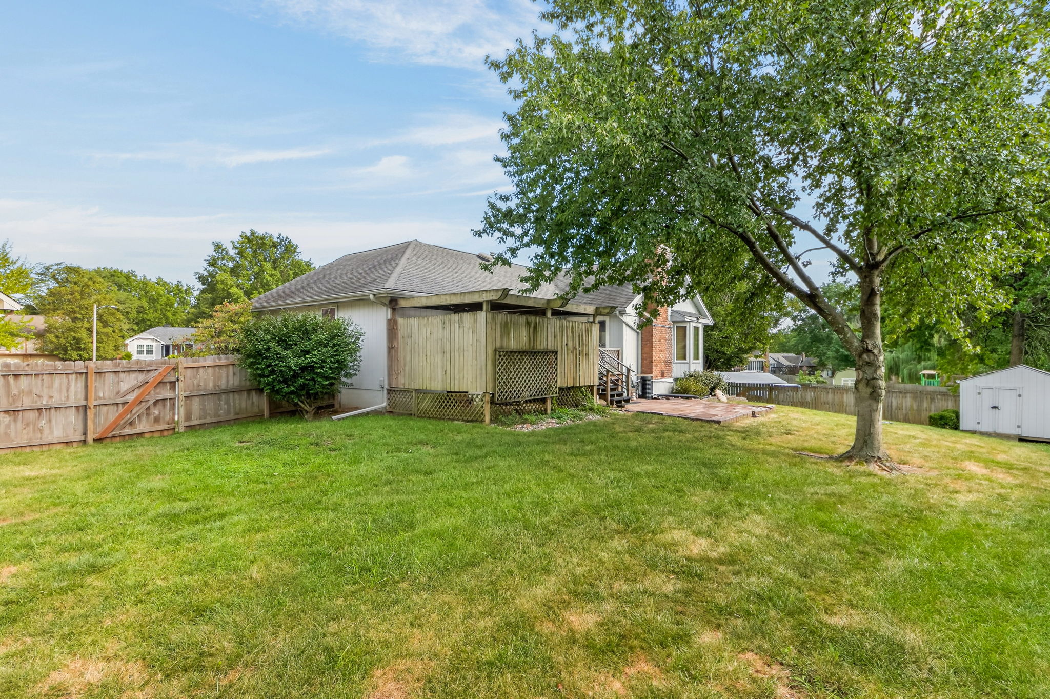 906 NW Chestnut Cir-009