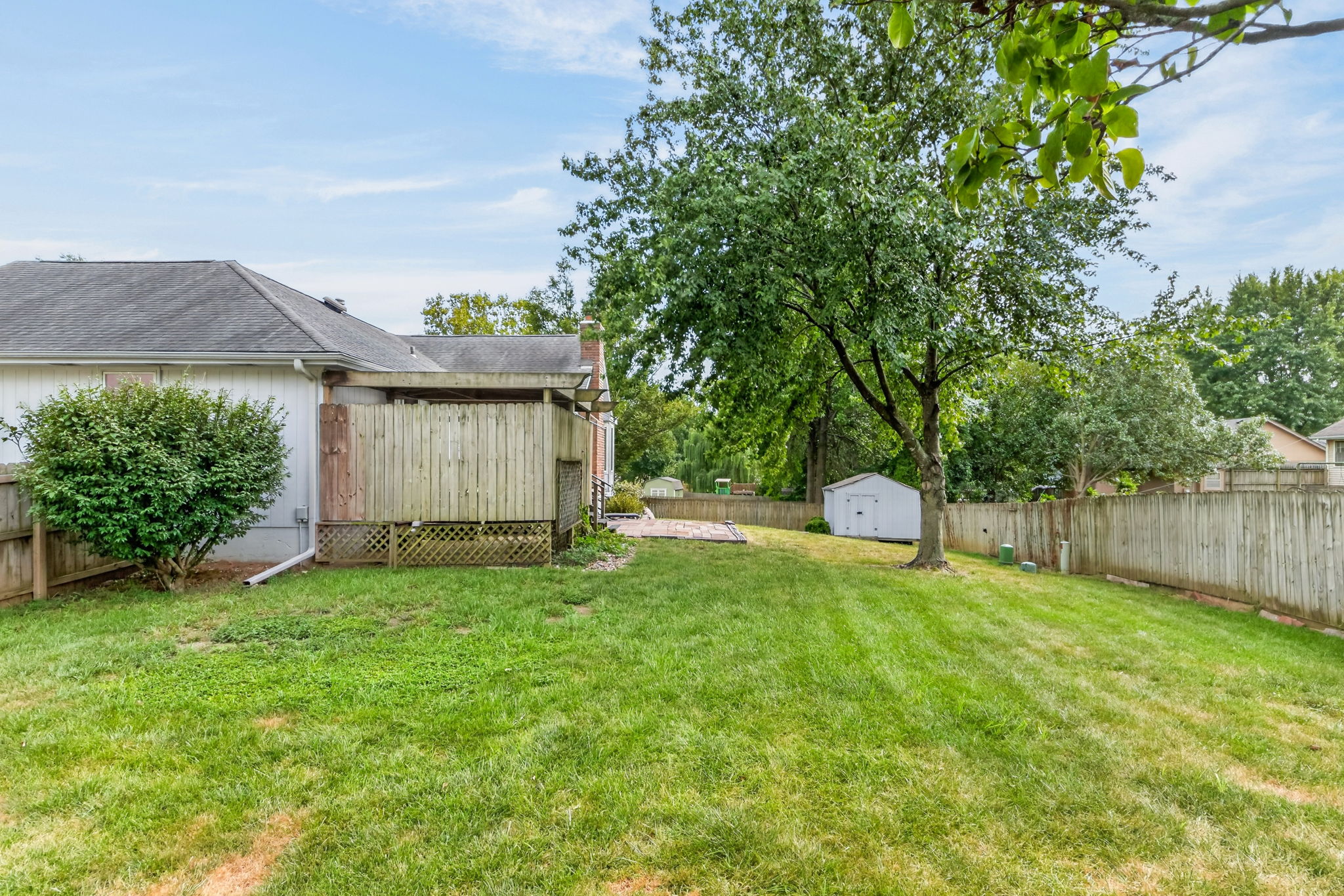 906 NW Chestnut Cir-010