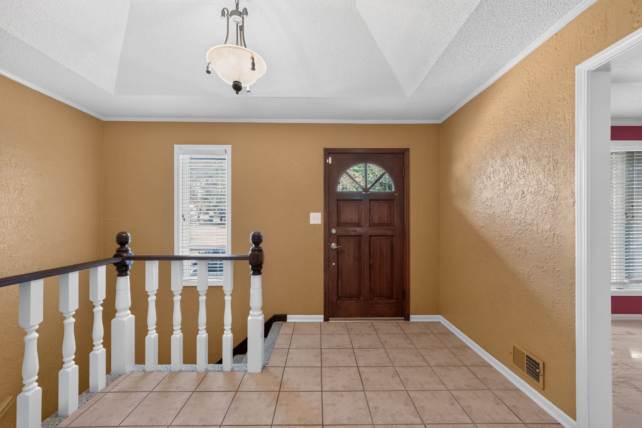 906 NW Chestnut Cir-011