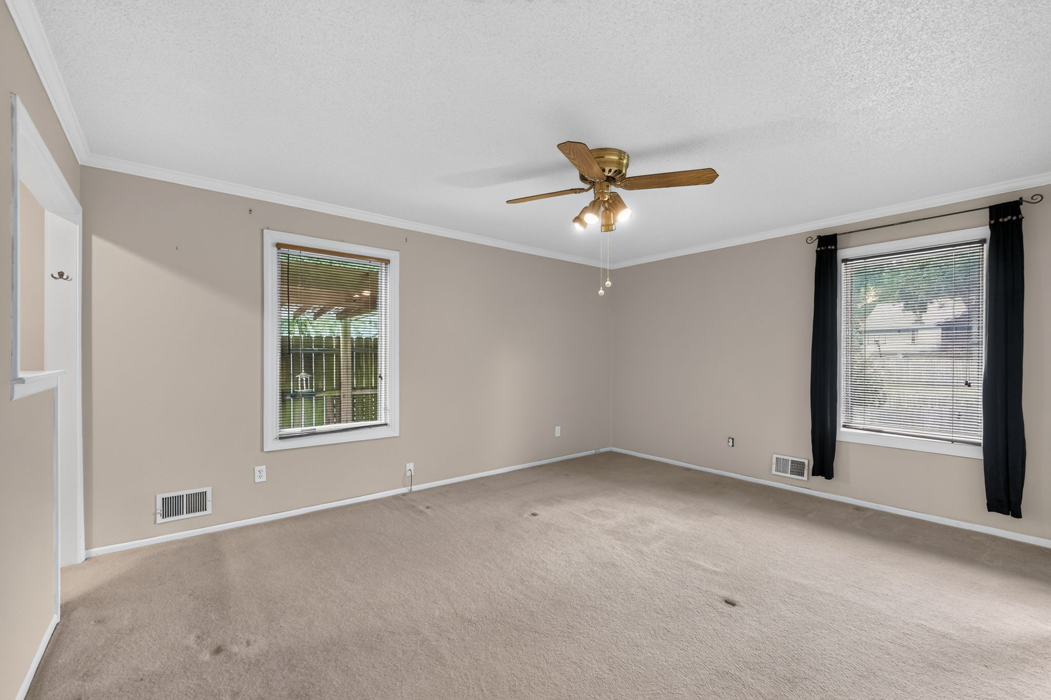 906 NW Chestnut Cir-023