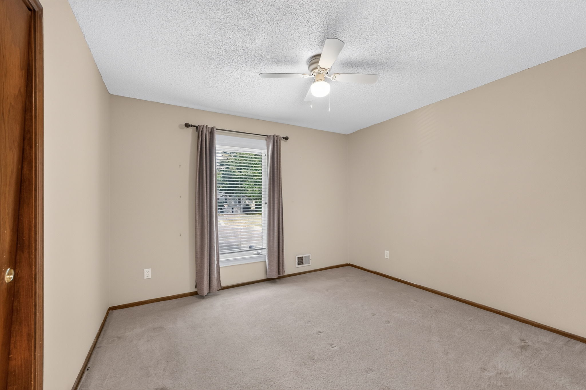 906 NW Chestnut Cir-030