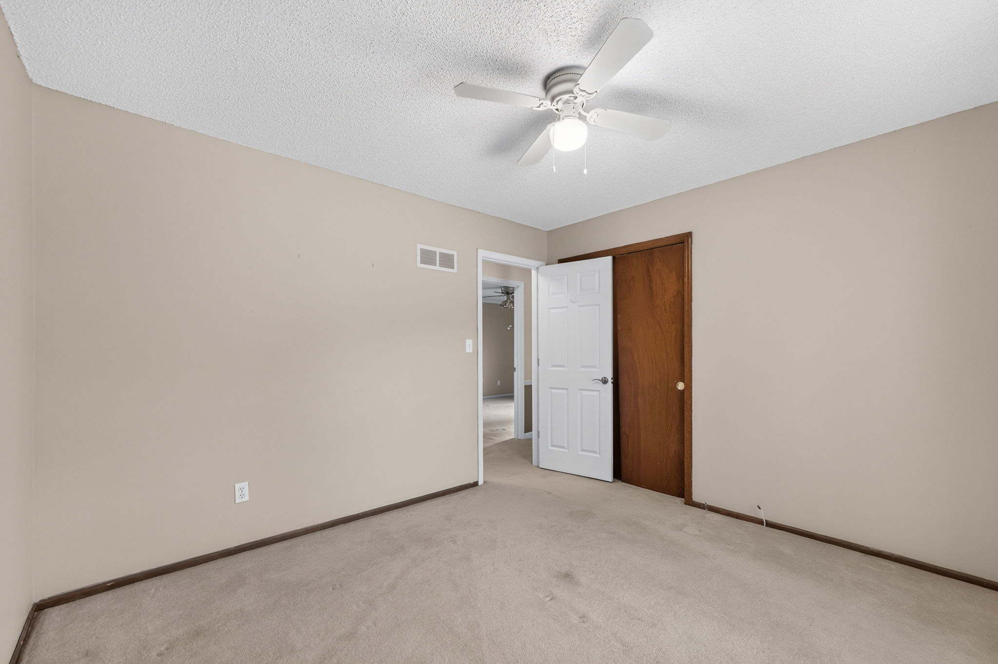 906 NW Chestnut Cir-031