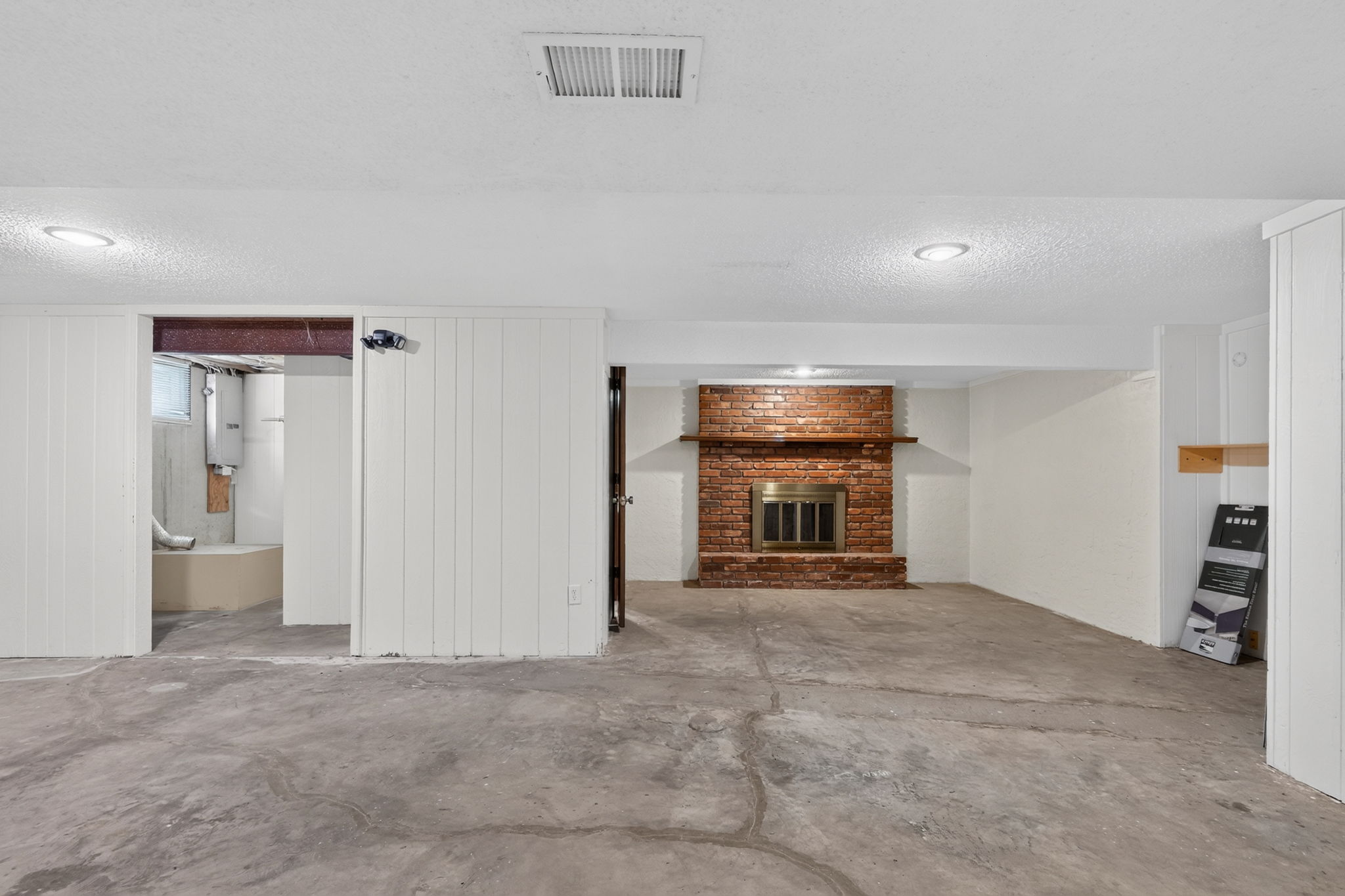 906 NW Chestnut Cir-035