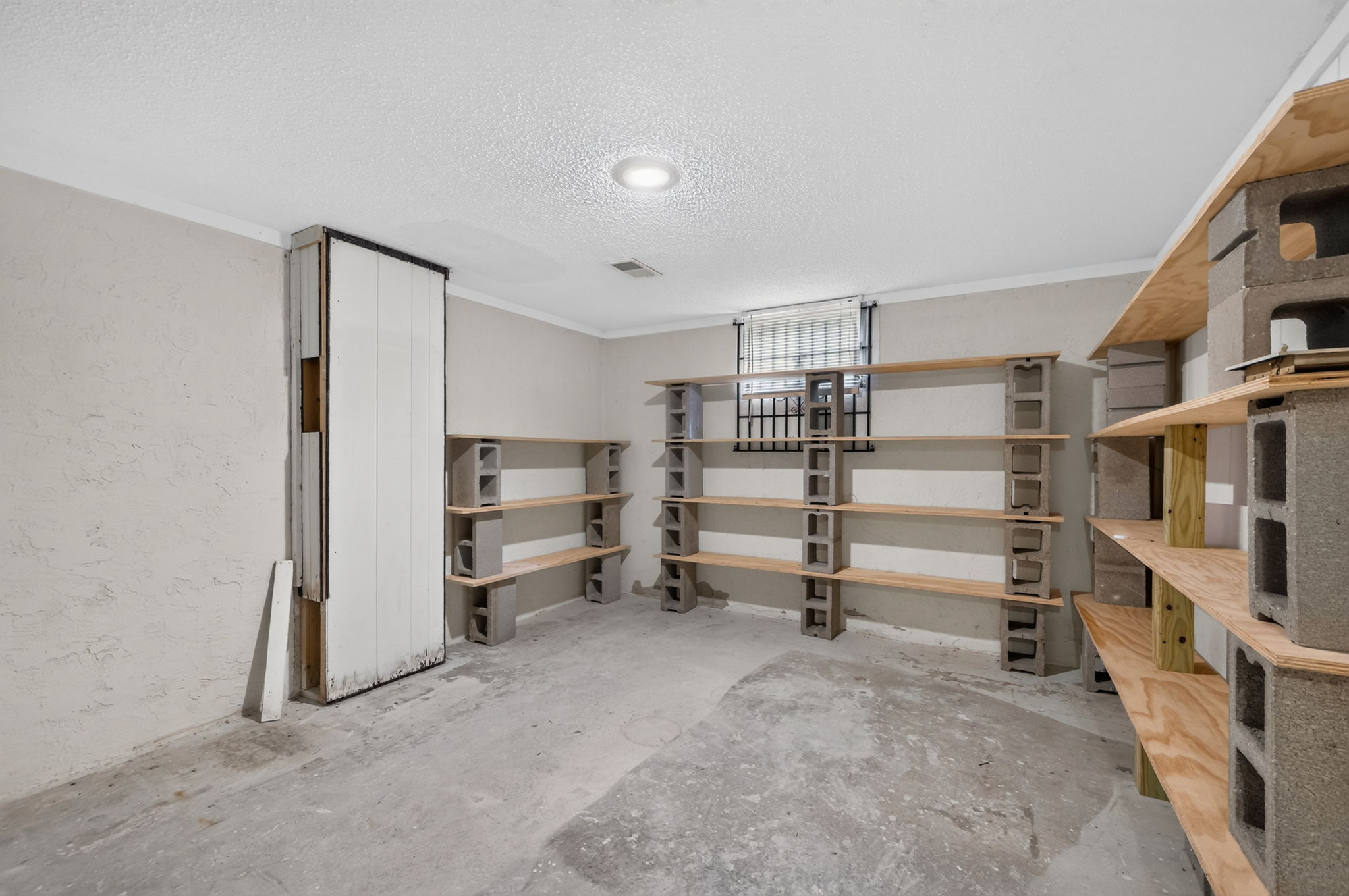 906 NW Chestnut Cir-040