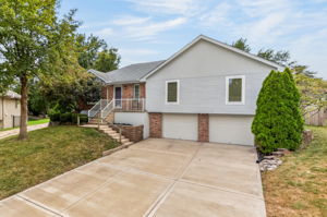906 NW Chestnut Cir-002