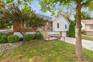 906 NW Chestnut Cir-003