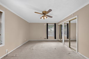 906 NW Chestnut Cir-024