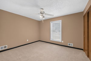 906 NW Chestnut Cir-028