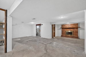 906 NW Chestnut Cir-034