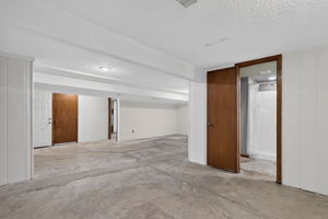 906 NW Chestnut Cir-036