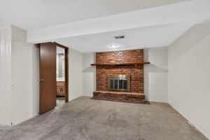 906 NW Chestnut Cir-037