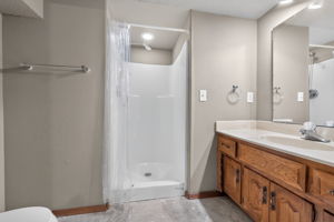 906 NW Chestnut Cir-038