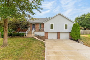 906 NW Chestnut Cir-001