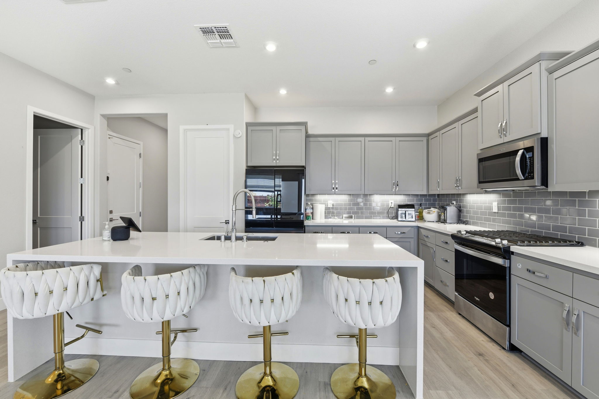 013_F8_9060 Horvath St
