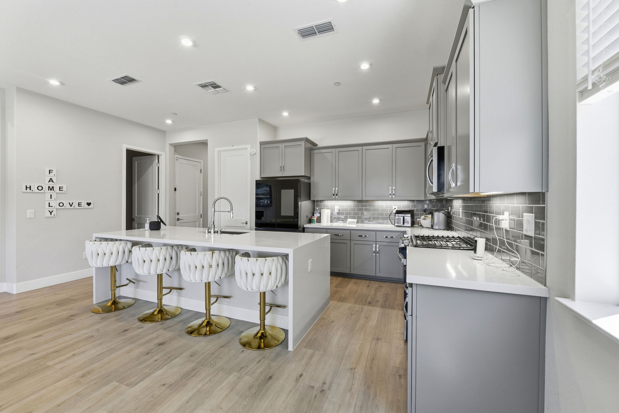 014_F8_9060 Horvath St