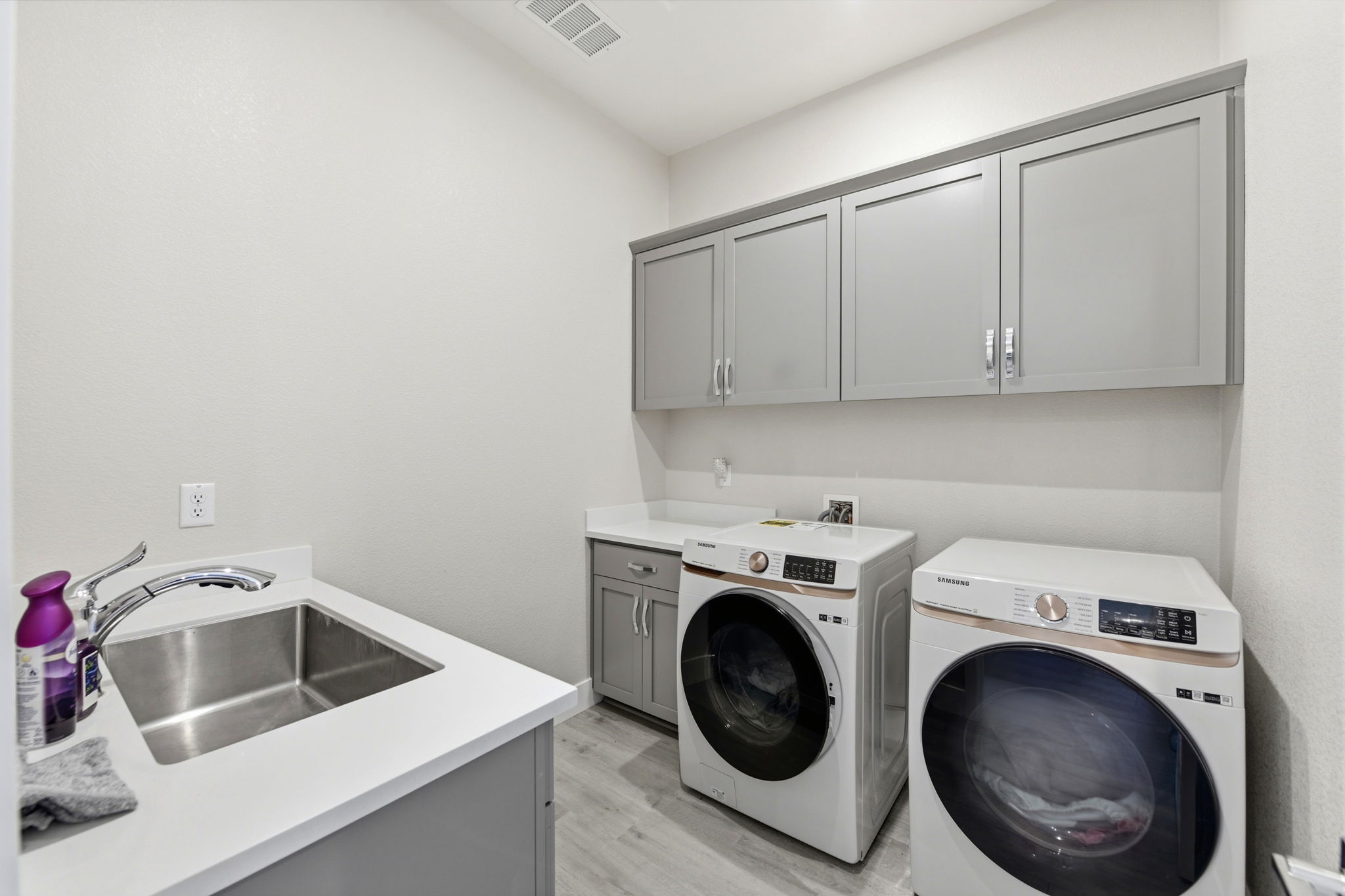 025_F8_9060 Horvath St