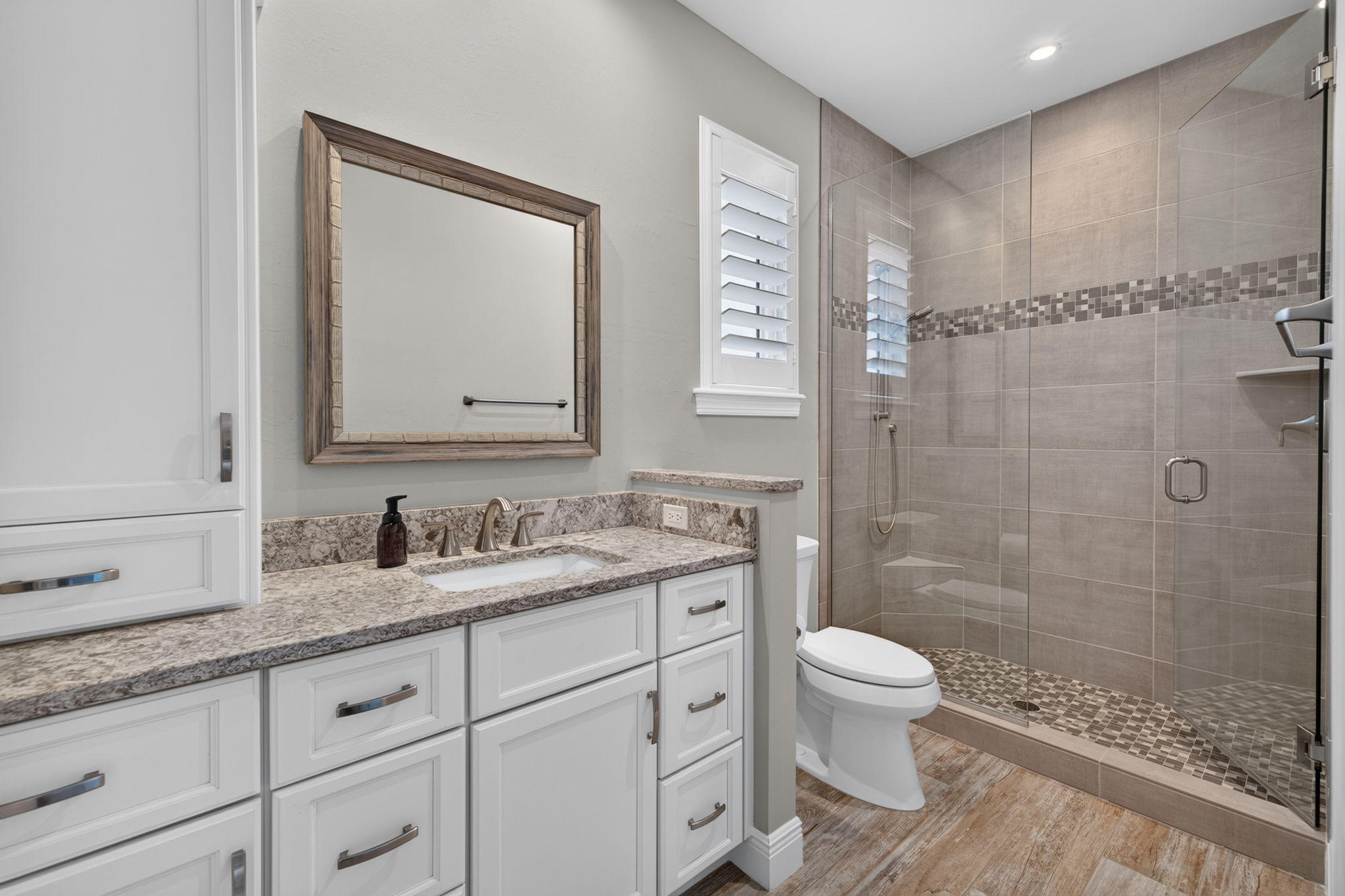Guest Bathroom 2