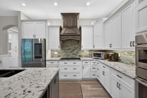 Kitchen 4 of 5
