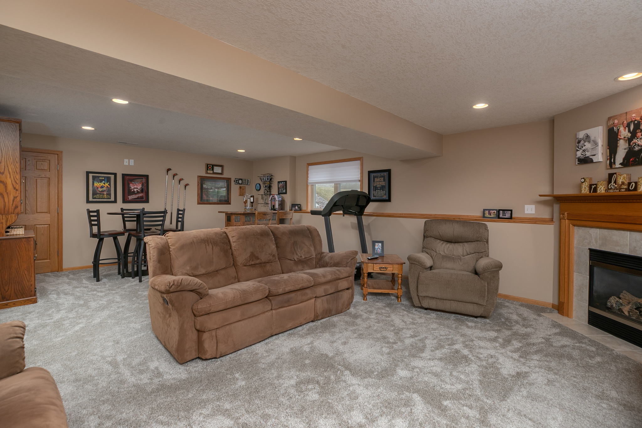 25-Family Room