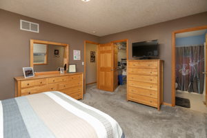 17-Master Bedroom