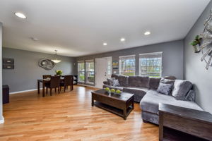  907 Main St, Batavia, IL 60510, US Photo 4