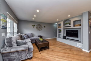  907 Main St, Batavia, IL 60510, US Photo 3