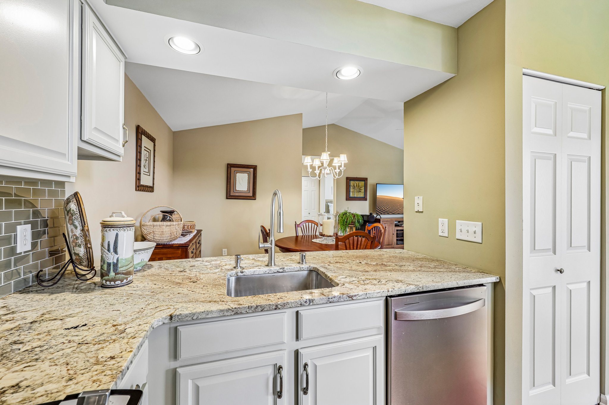 Westlake Dr-S1108-018.jpg