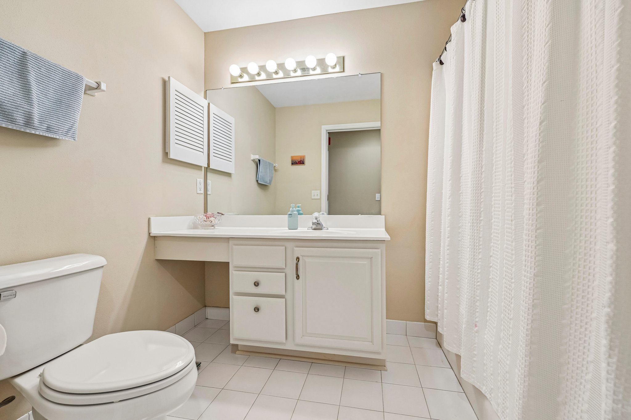 Westlake Dr-S1108-034.jpg