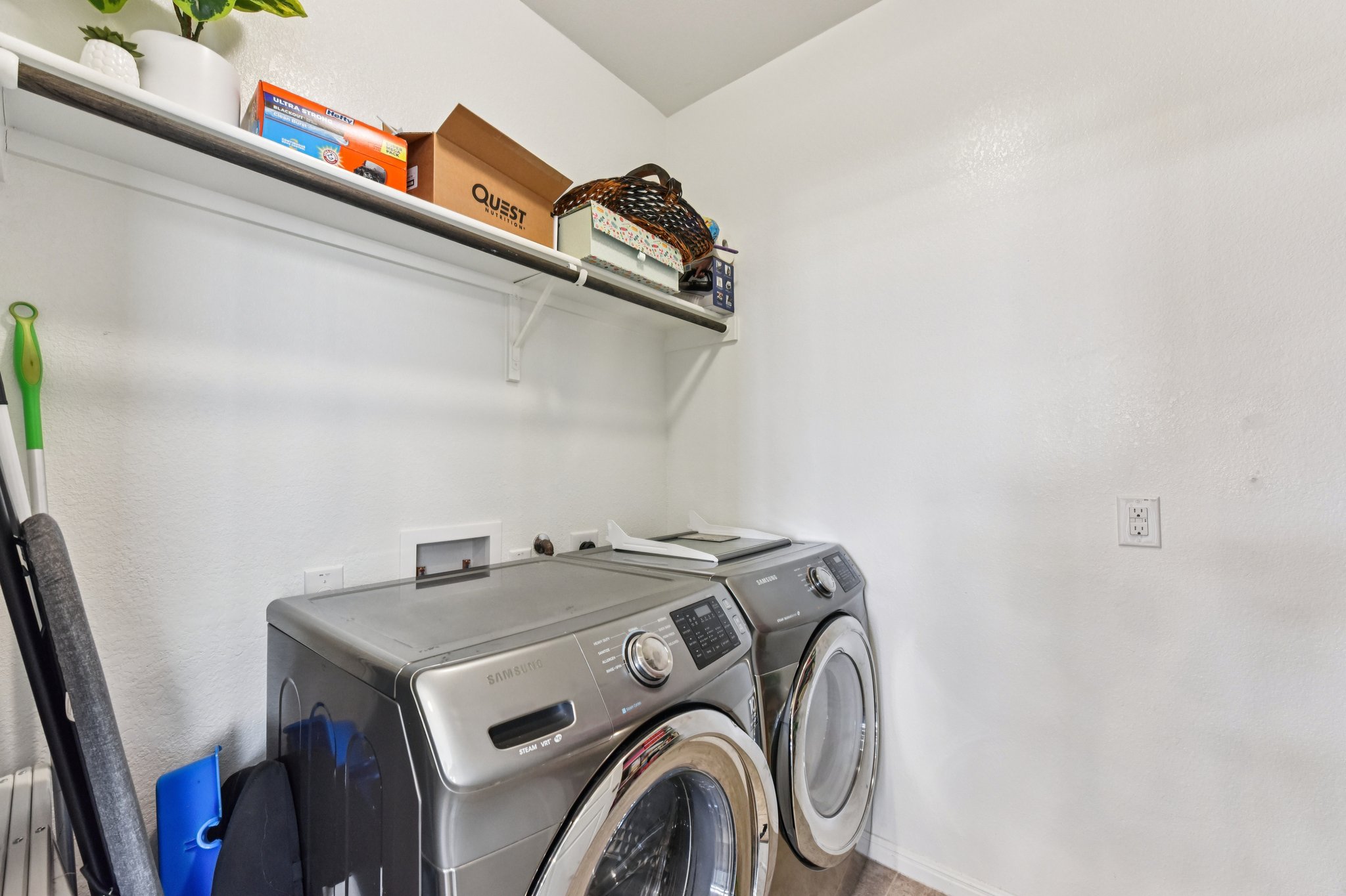 Goldilocks Ln-S2503-016.jpg