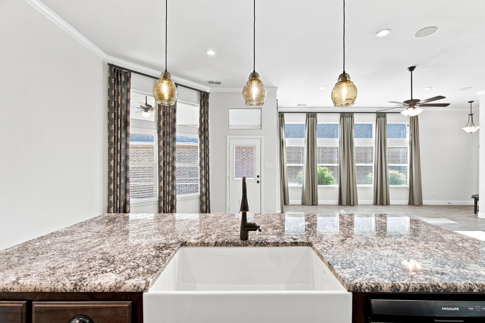  Photo 38