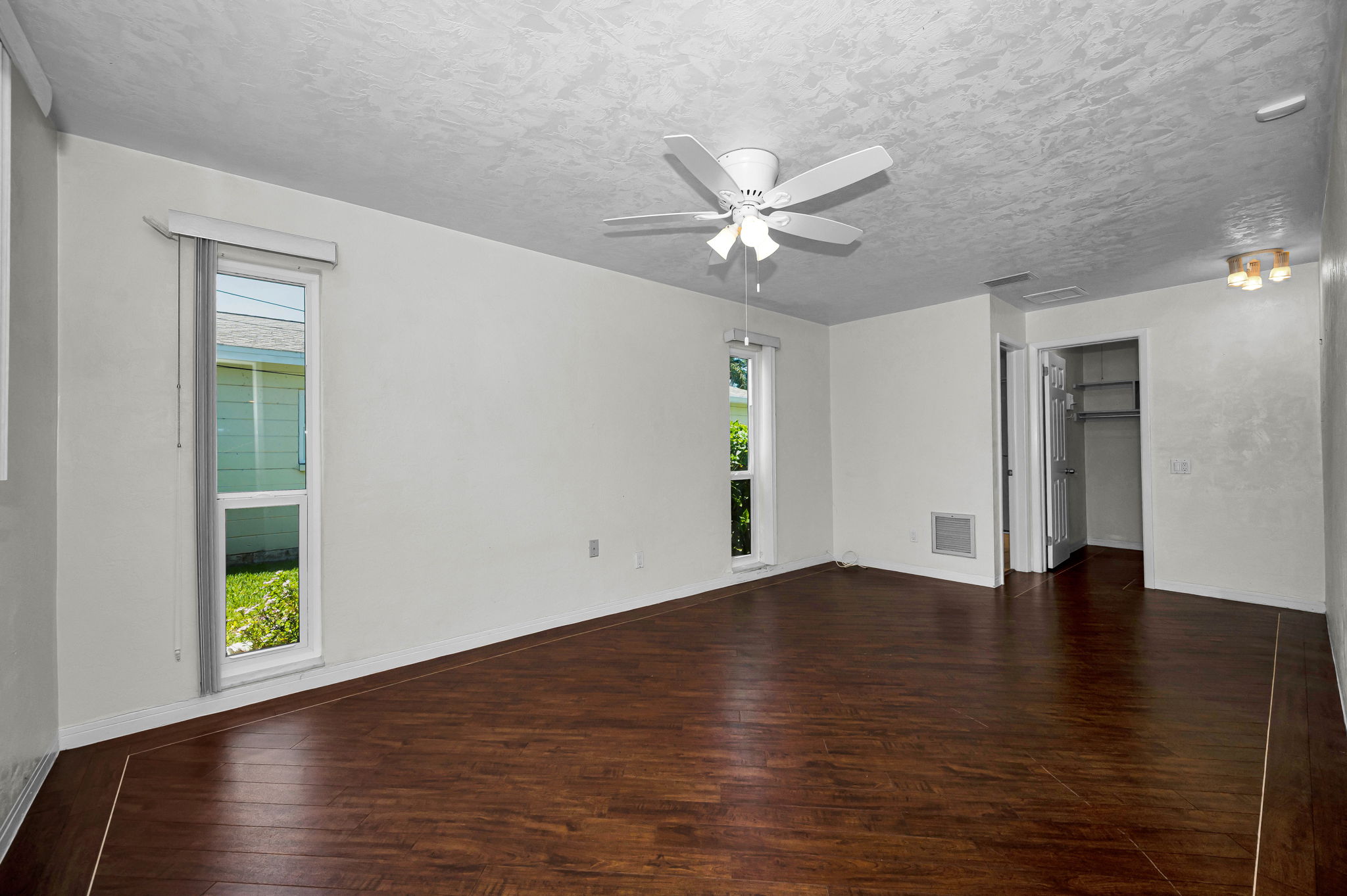 Primary Bedroom1a