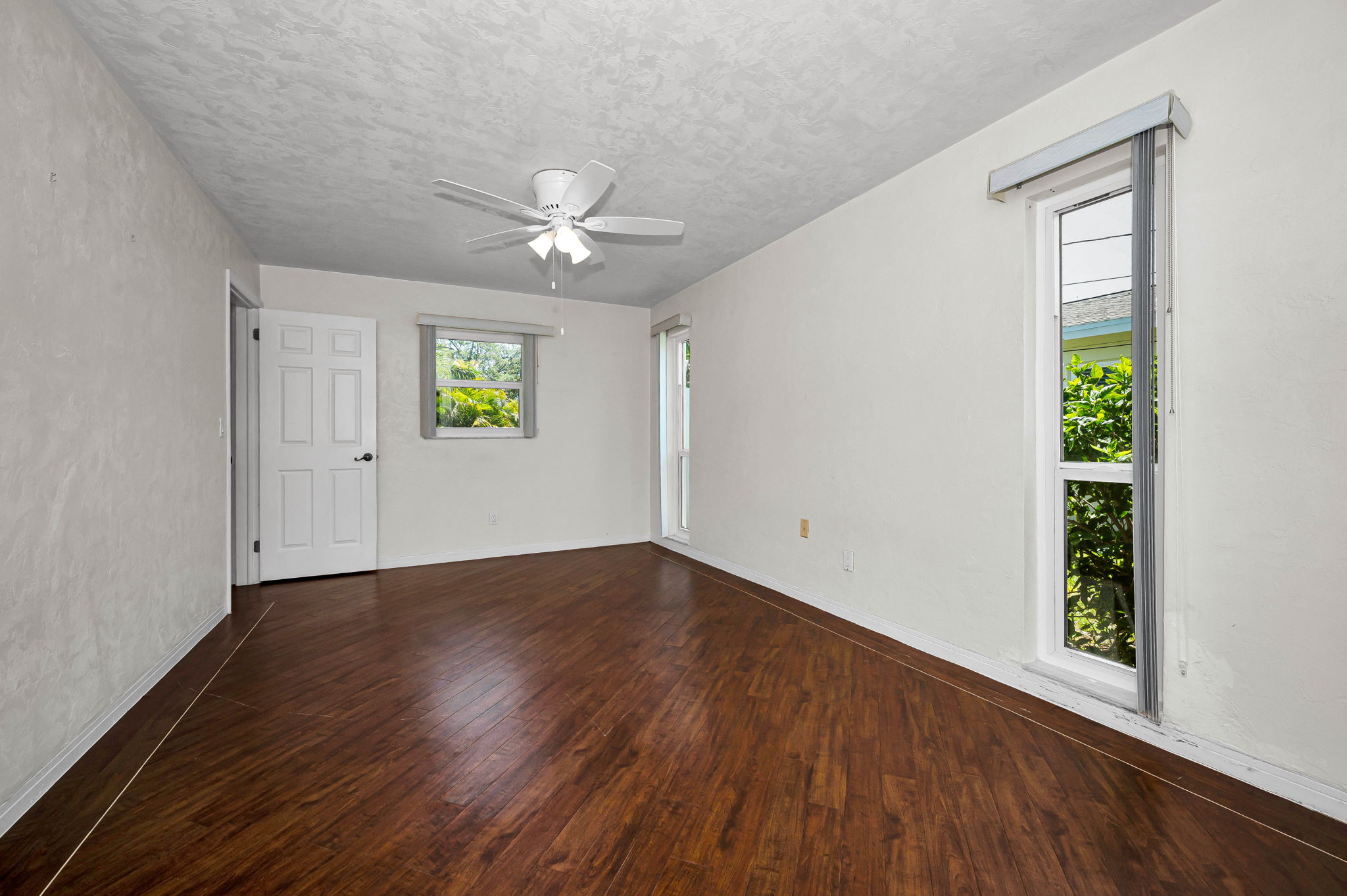 Primary Bedroom1b