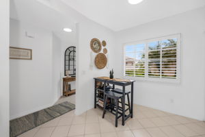 Eat in Kitchen Area - Foyer