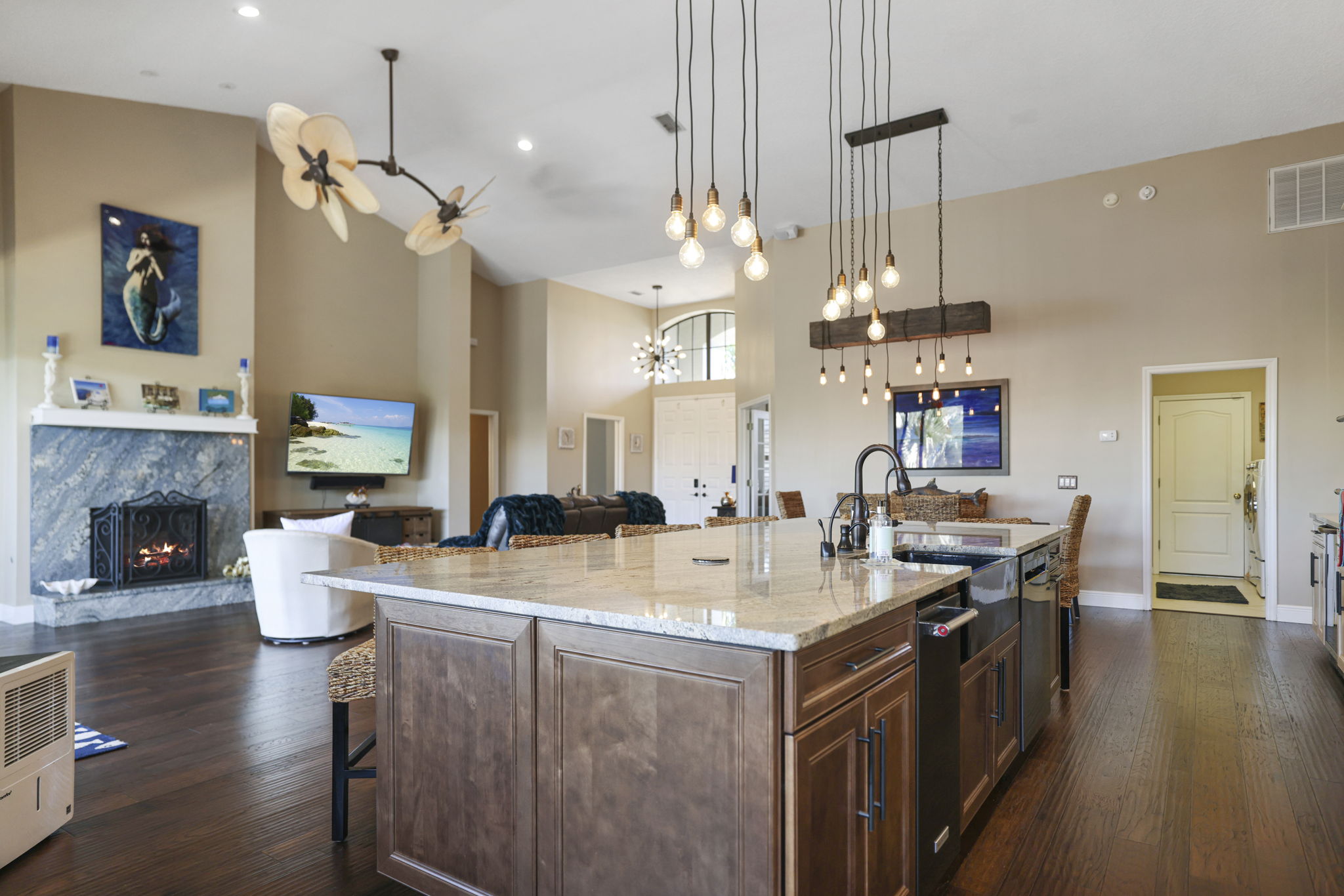 LR Kitchen - 495A1290 (1)