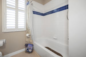 Bathroom 2 - 495A1263 (1)