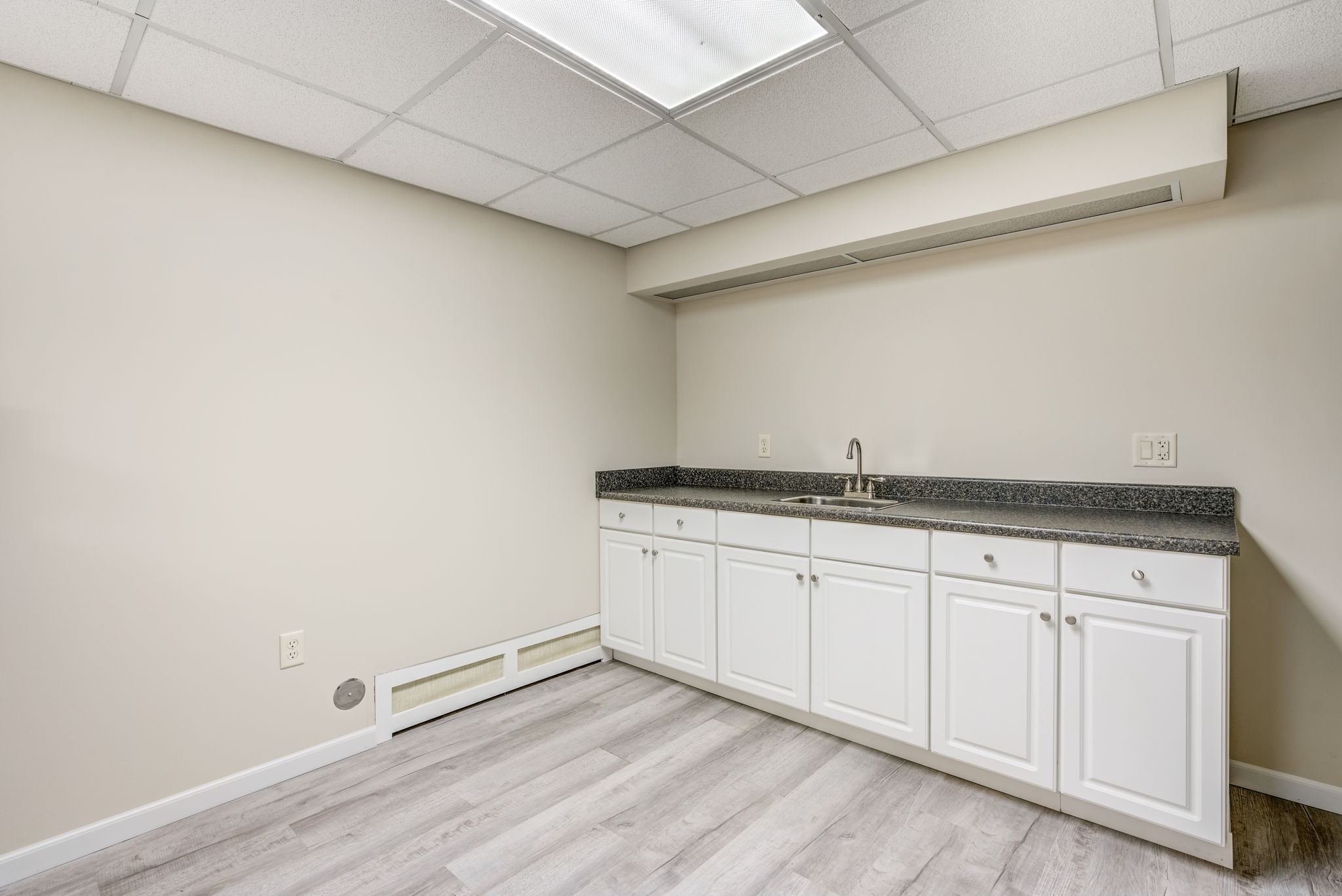 20 Wet Bar