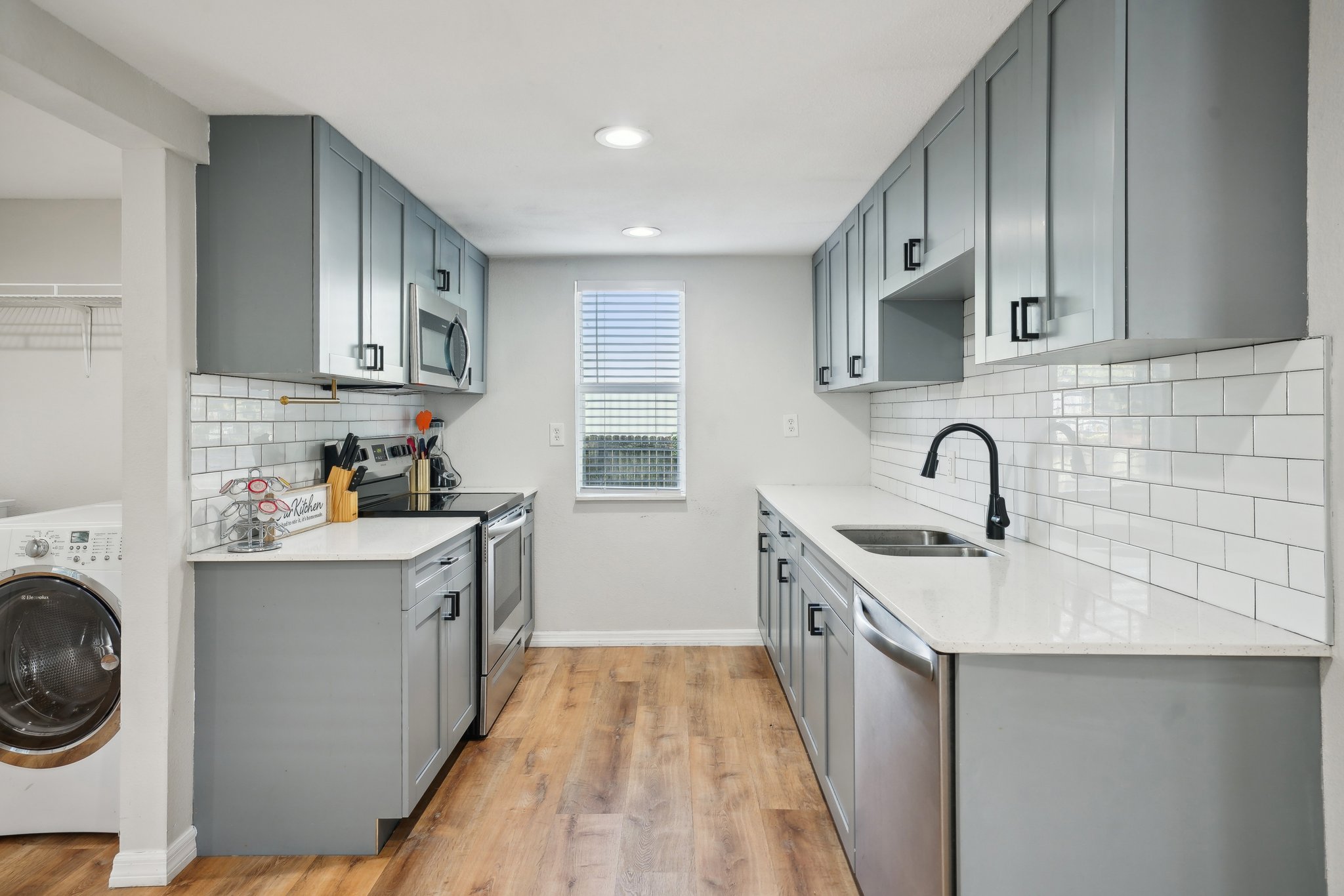 E 28th Ave-021.jpg