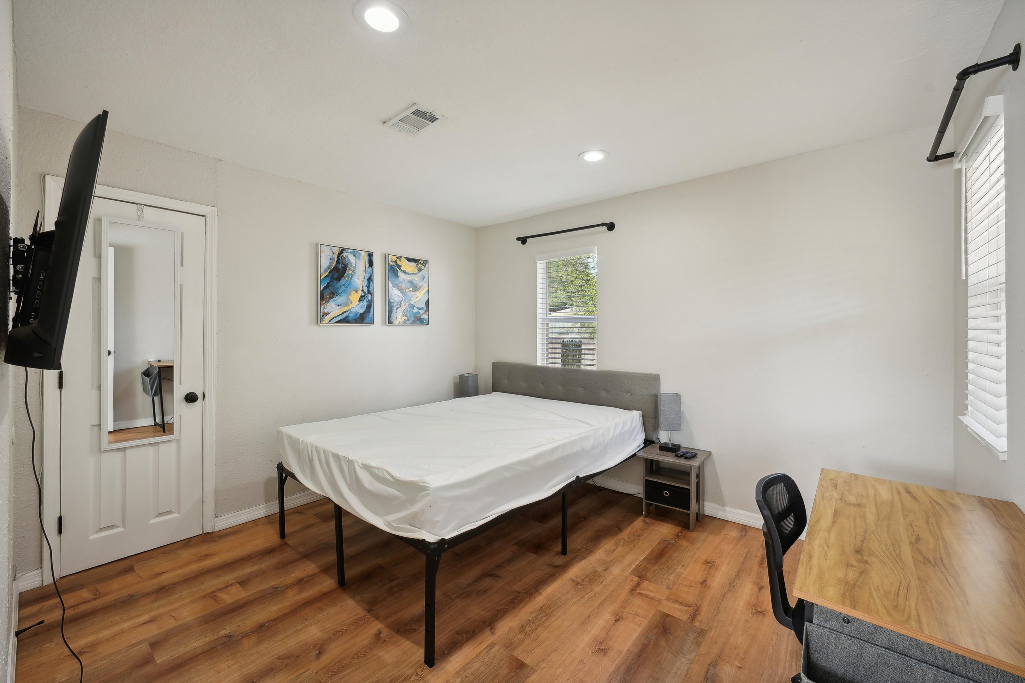 E 28th Ave-030.jpg