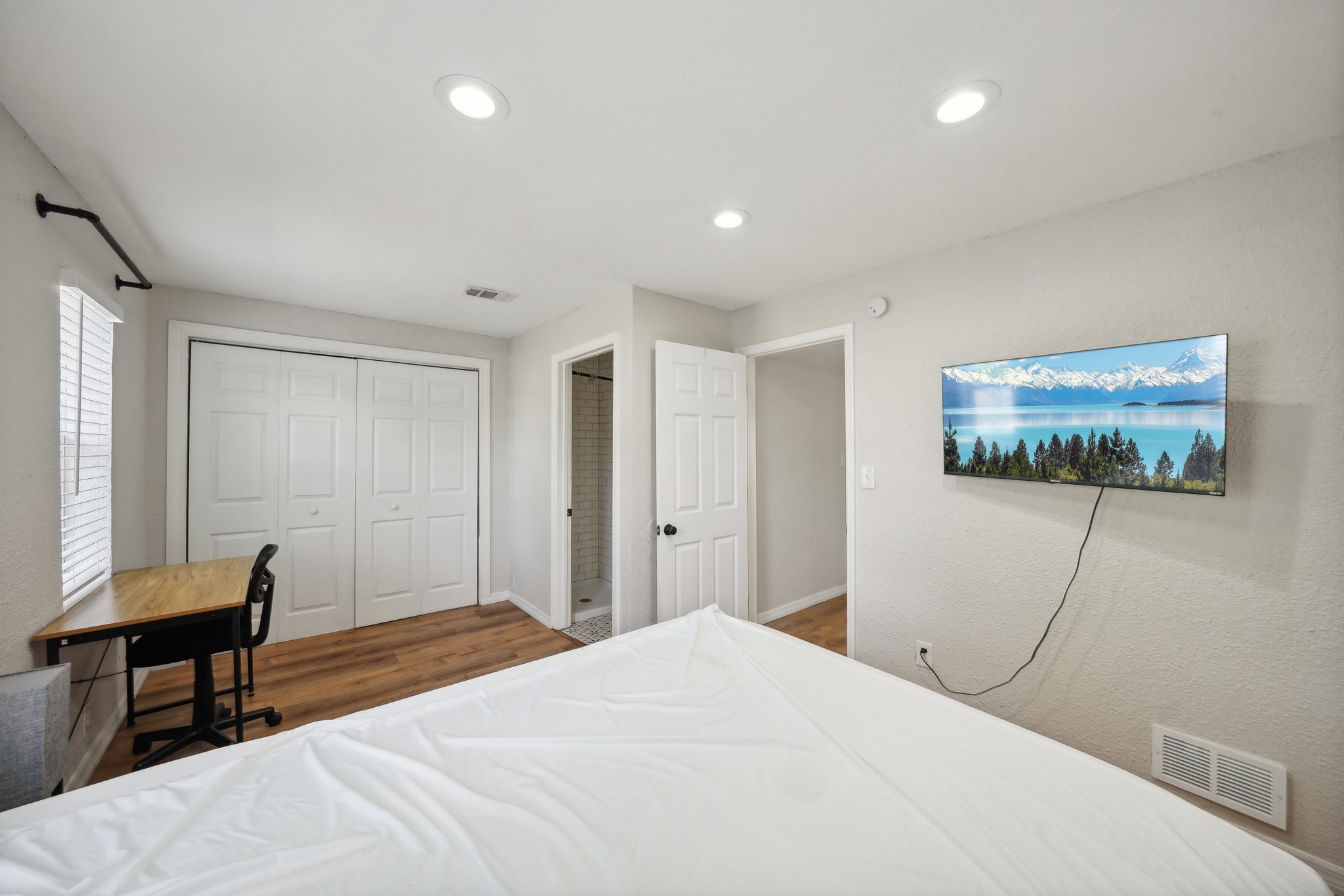 E 28th Ave-038.jpg