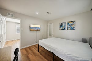 E 28th Ave-031.jpg