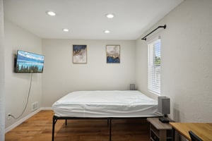 E 28th Ave-036.jpg